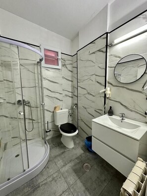 Superior Double Room, 1 Bedroom, Smoking, City View | Bathroom | Shower, free toiletries, hair dryer, towels