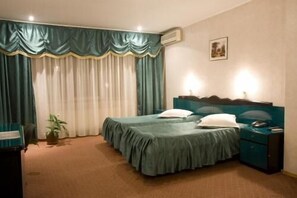 Superior Single Room, Smoking, City View | Minibar, in-room safe, desk, rollaway beds - Dalin Hotel (Bucharest)