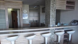Coffee/tea maker, full-sized fridge, microwave, oven - Atlantik Sicht Sef Catering apartment Self catering (Swakopmund)
