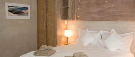 3 bedrooms, Frette Italian sheets, premium bedding, memory foam beds