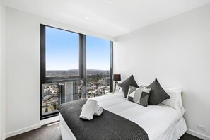 Three Bedroom Apartment | ห้องเก็บเสียง, เตารีด/โต๊ะรีดผ้า, เปล/เตียงเด็กอ่อน, เตียงเสริม/เปล
