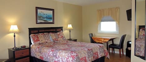 Queen Room | Blackout curtains, rollaway beds, free WiFi, bed sheets