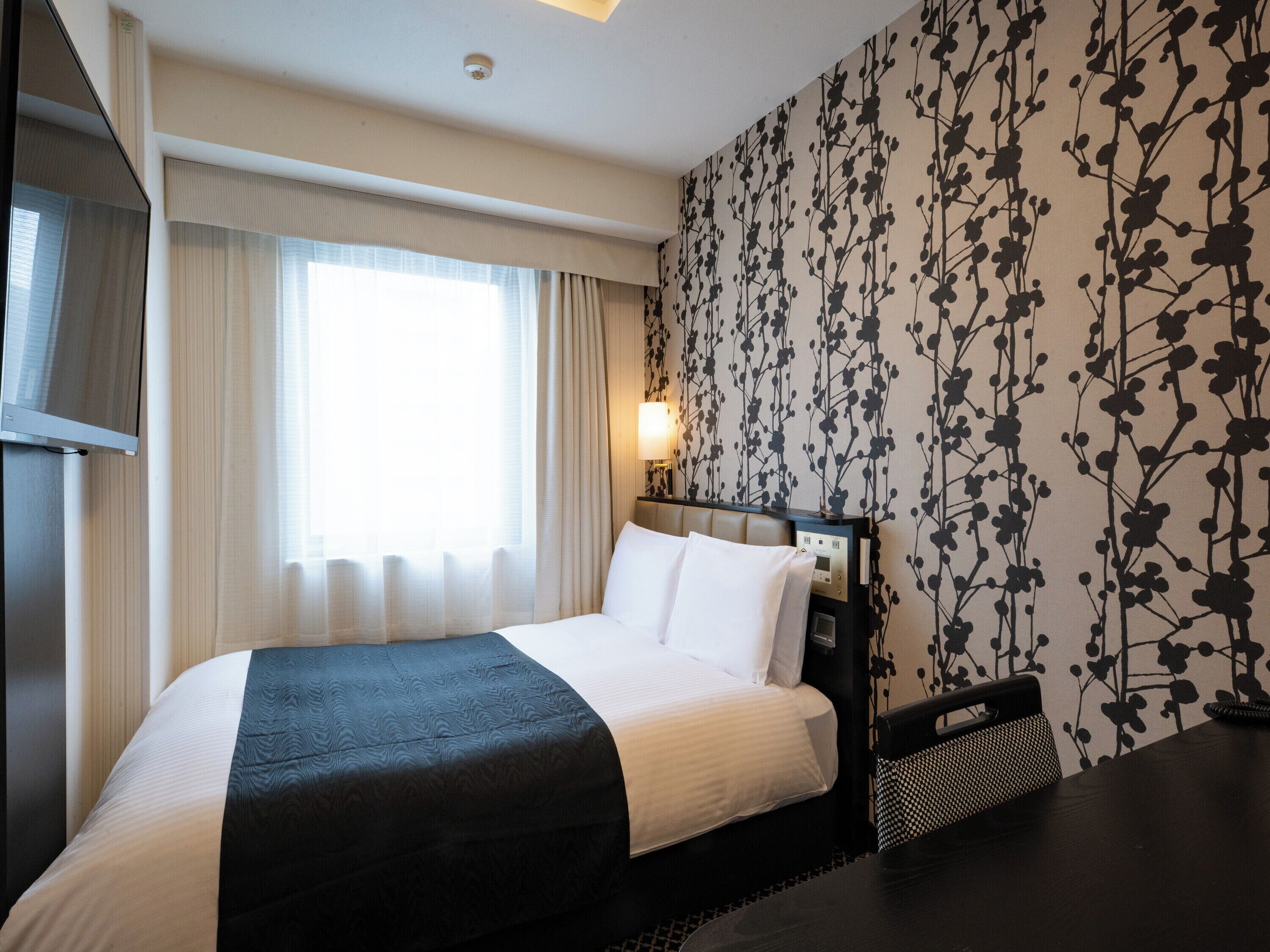 Cubrecamas, escritorio y cortinas blackout 