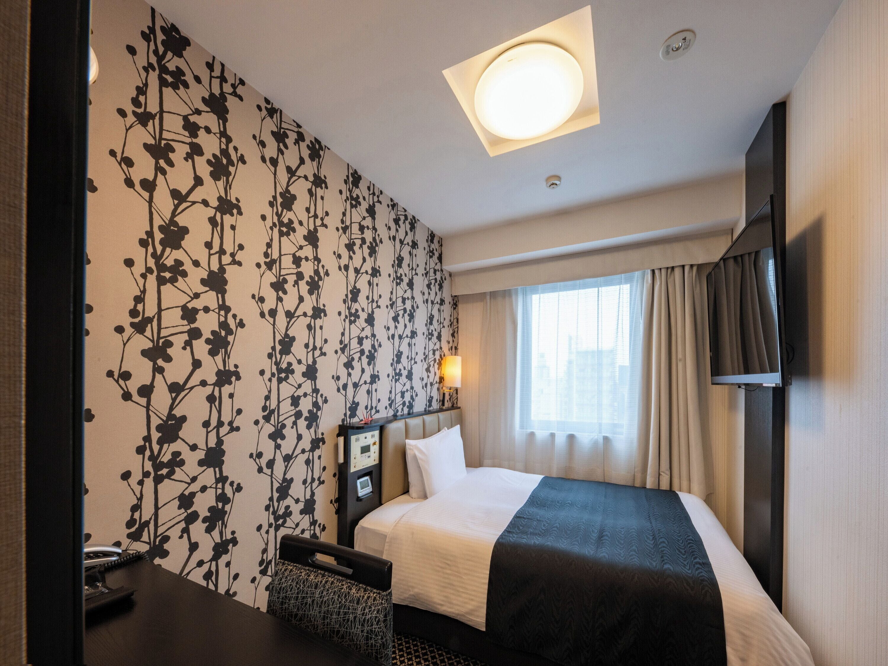 Cubrecamas, escritorio y cortinas blackout 