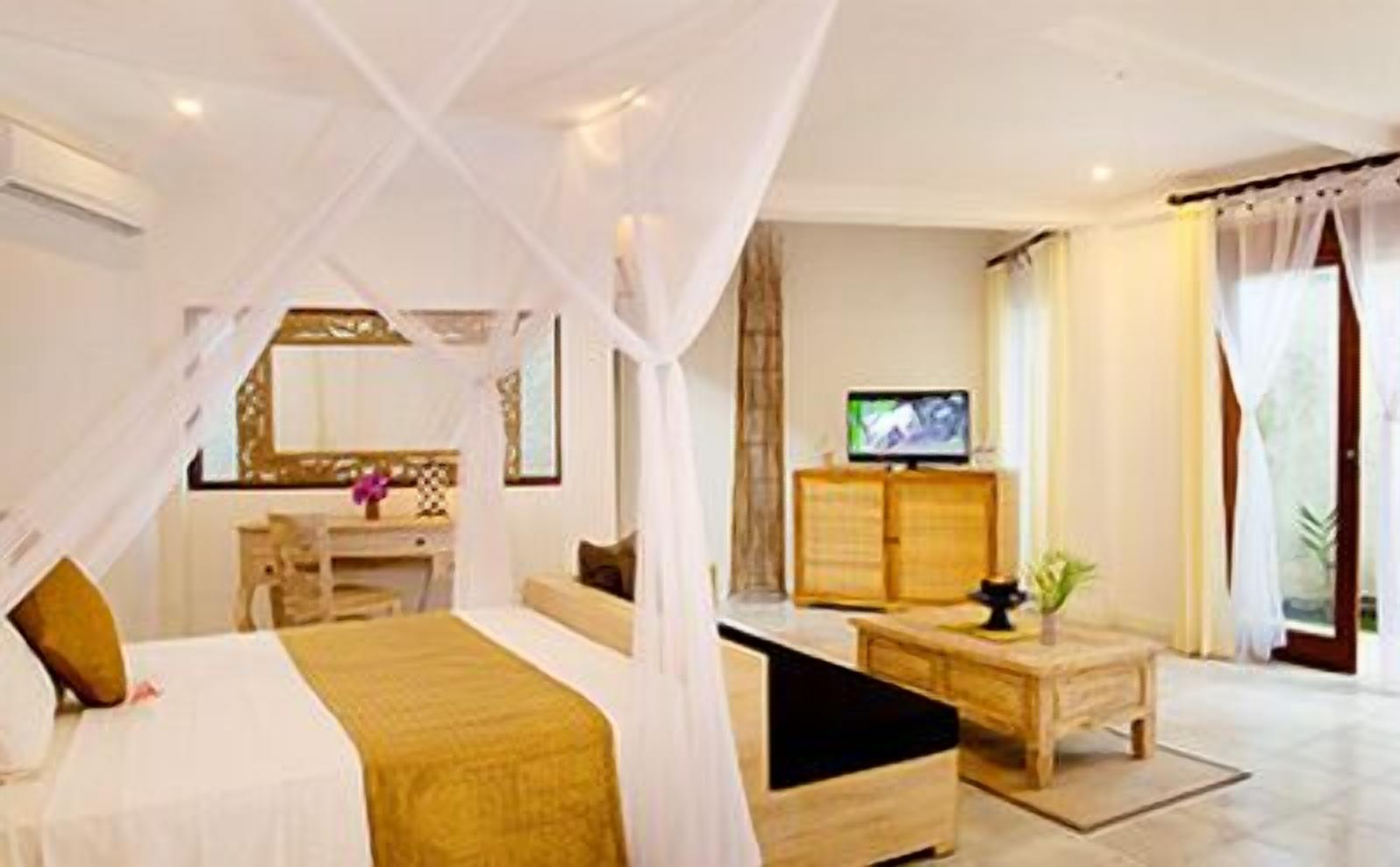 in-room safe, desk, blackout curtains, free wifi