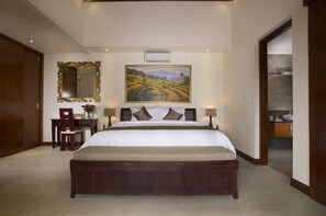 In-room safe, desk, blackout drapes, iron/ironing board - The Oasis Retreat Seminyak (Seminyak)