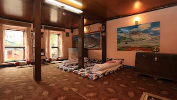 Kamar | Meja kerja, setrika/meja setrika, Wi-Fi gratis, dan seprai linen