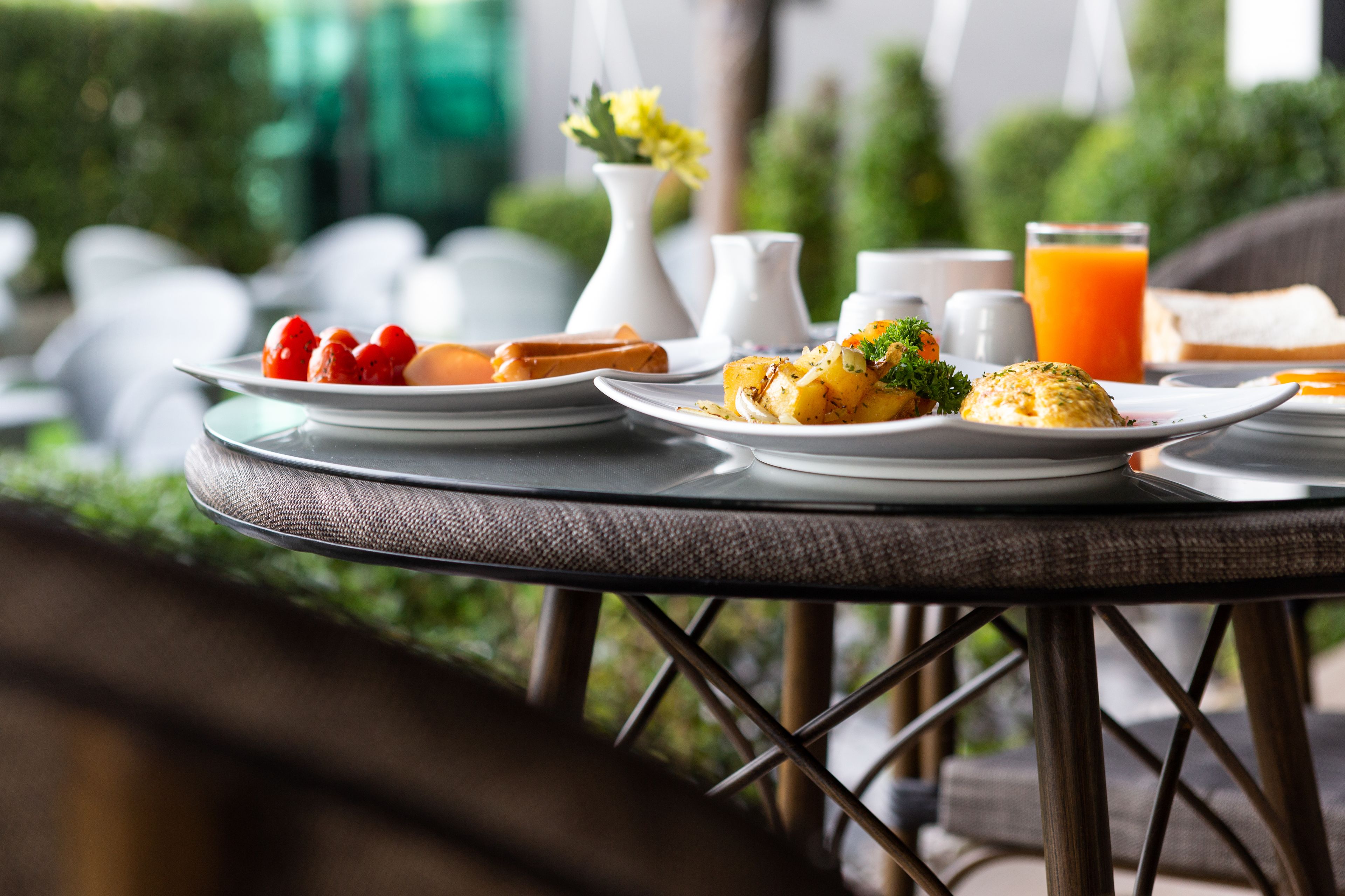 daily english breakfast (thb 300 per person)