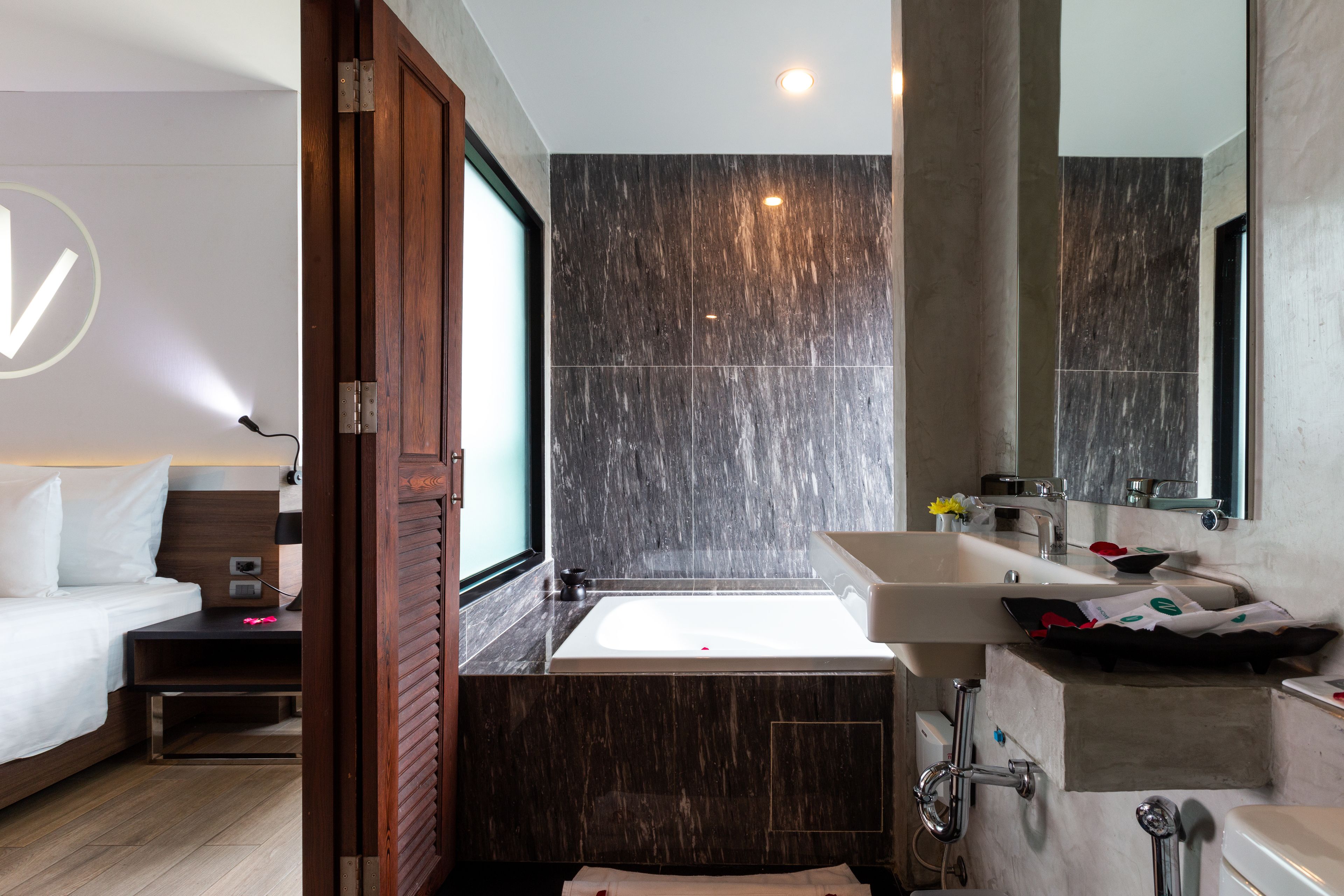 superior room, 1 king bed, pool view | bathroom | free toiletries, hair dryer, towels