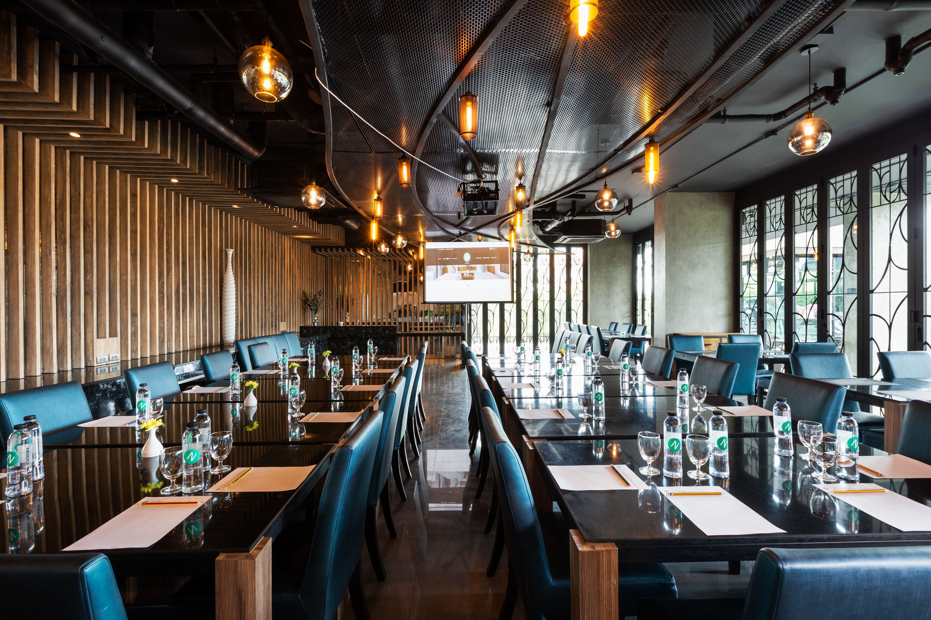 breakfast, lunch, dinner served; international cuisine, pool views