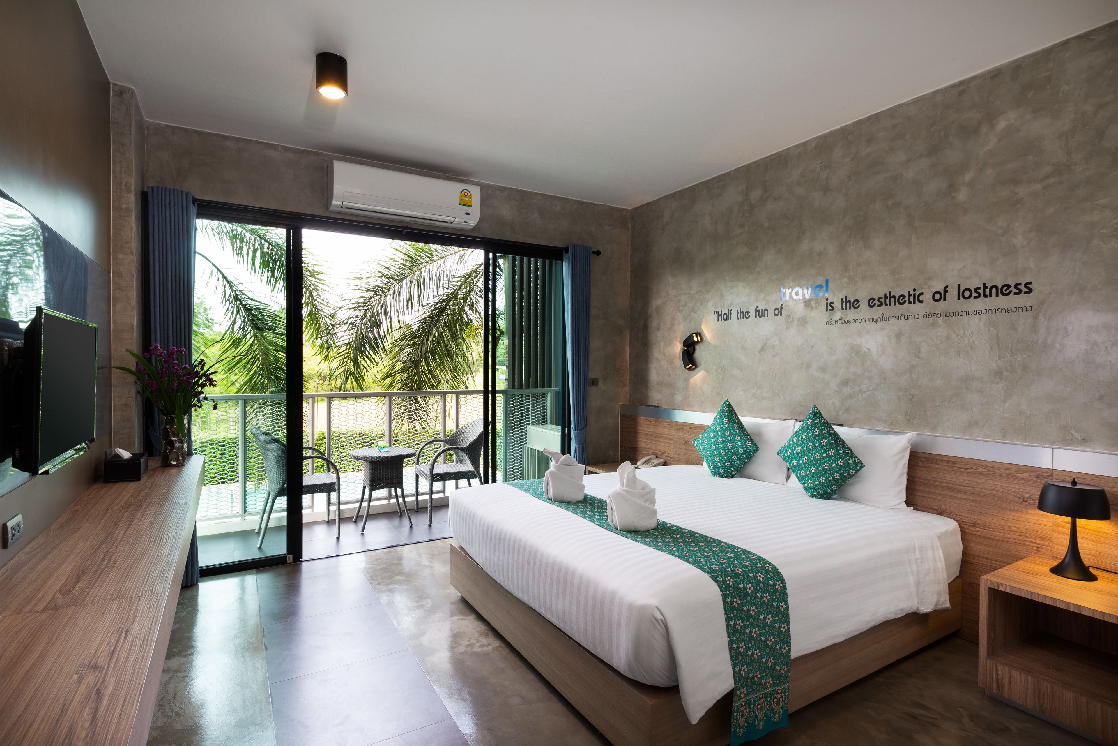 superior room, 1 king bed, pool view | premium bedding, minibar, in-room safe, desk