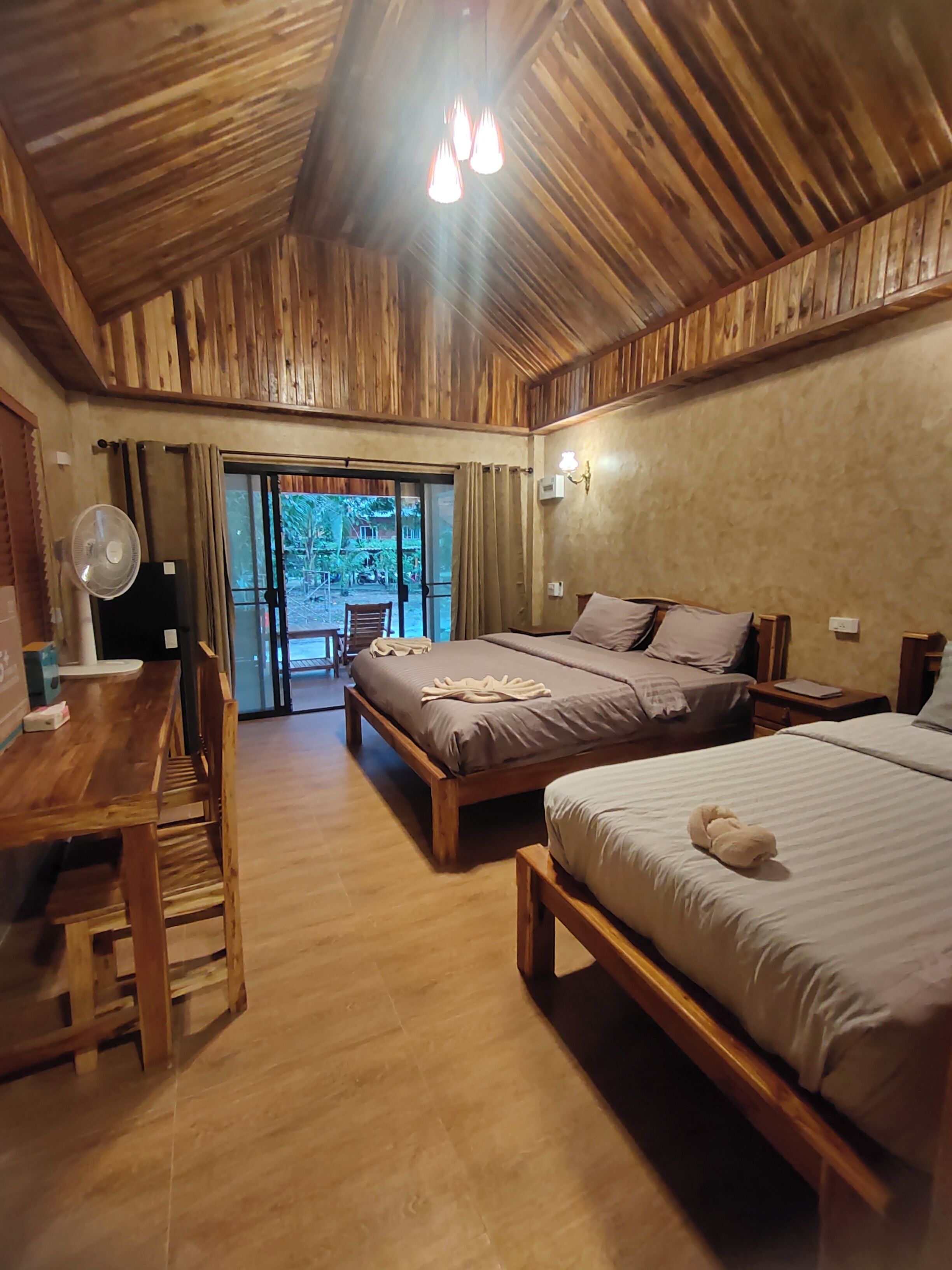 Chambre Triple Confort, réfrigérateur, côté jardin