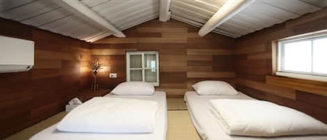 1 dormitorio, minibar, caja fuerte y decoración individual