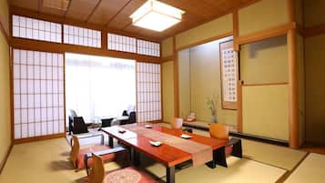 In-room safe, desk, laptop workspace, free WiFi