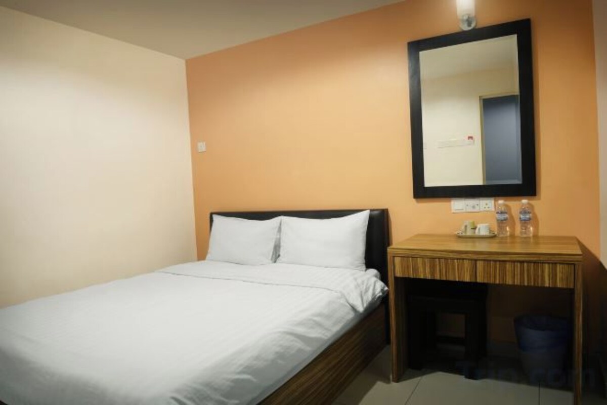 Standard Double Room with No Window