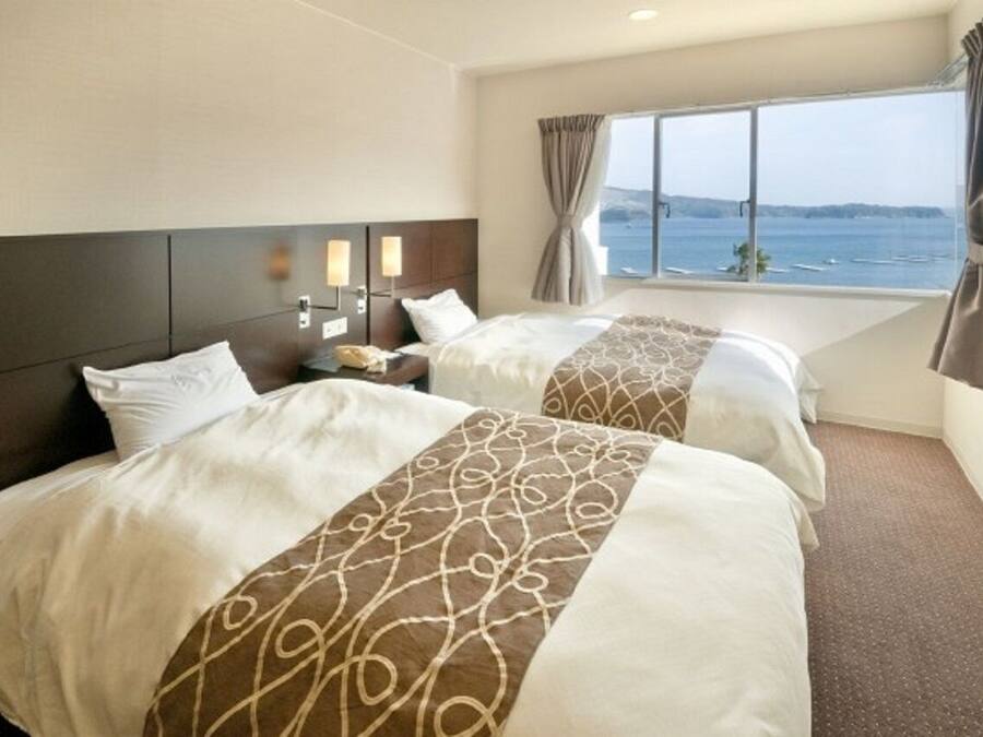 In-room safe, individually decorated, individually furnished, desk