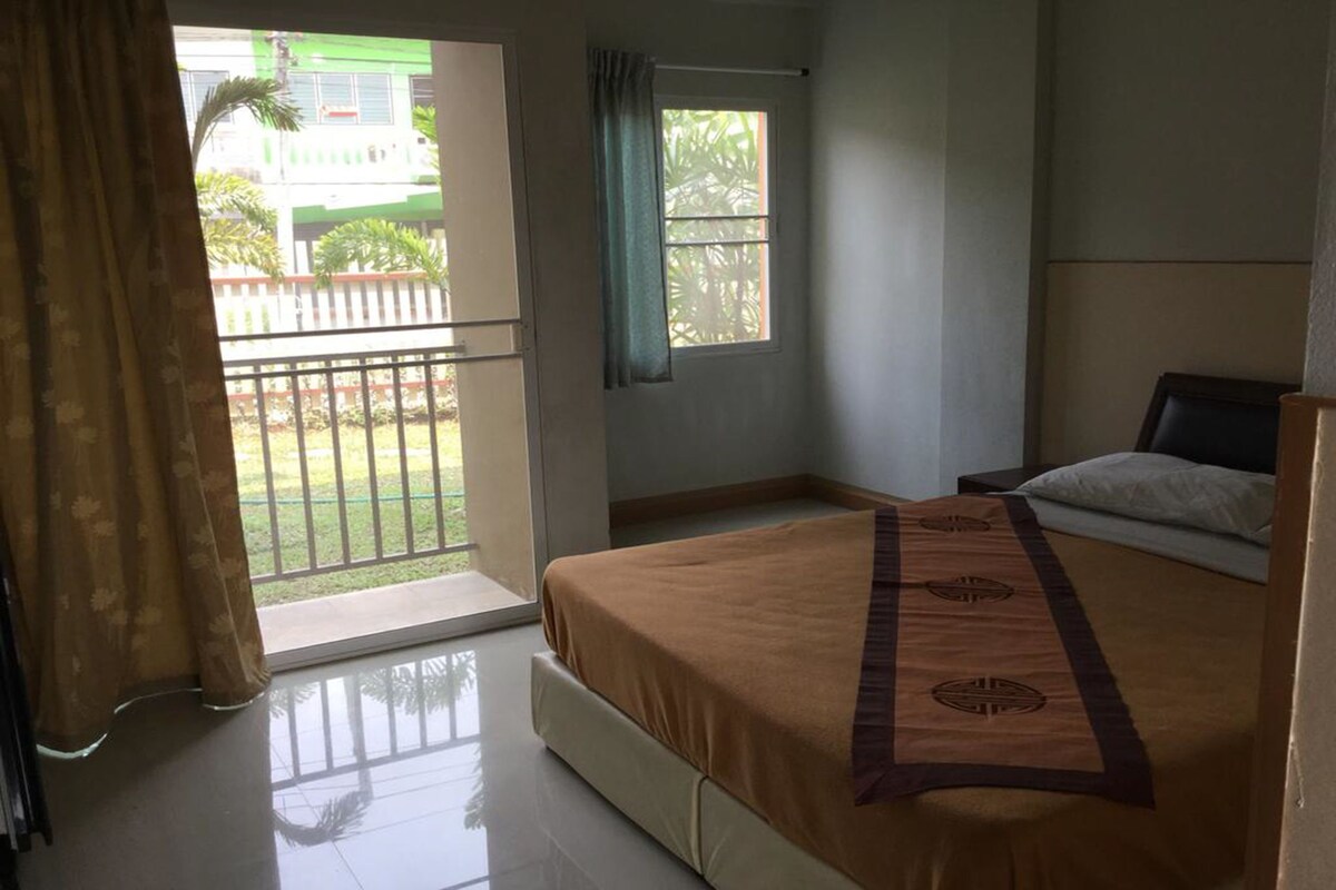 Desk, blackout drapes, WiFi (free)