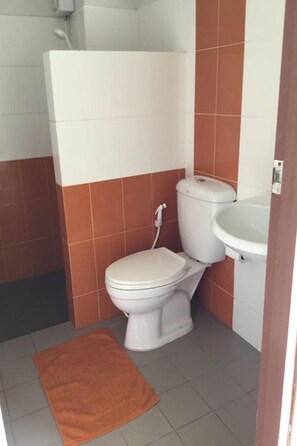 淋浴设施、免费洗浴用品、毛巾