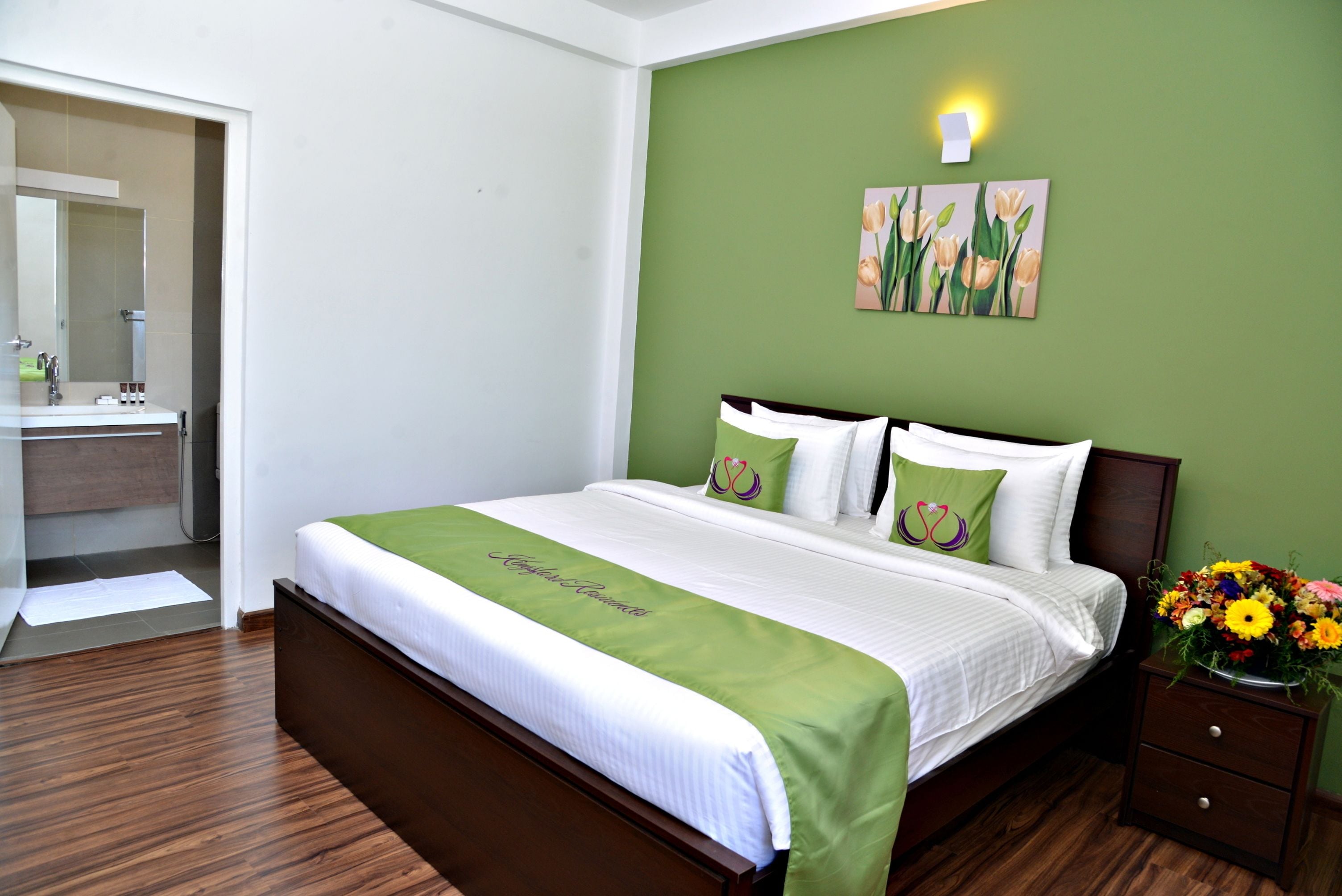 1 slaapkamer, luxe beddengoed, een bureau, geluiddichte muren