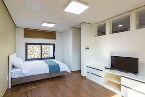 Suíte estúdio (39sqm) | Escrivaninha, cortinas blackout, Wi-Fi de cortesia