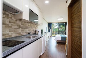 Fridge, microwave, stovetop, electric kettle