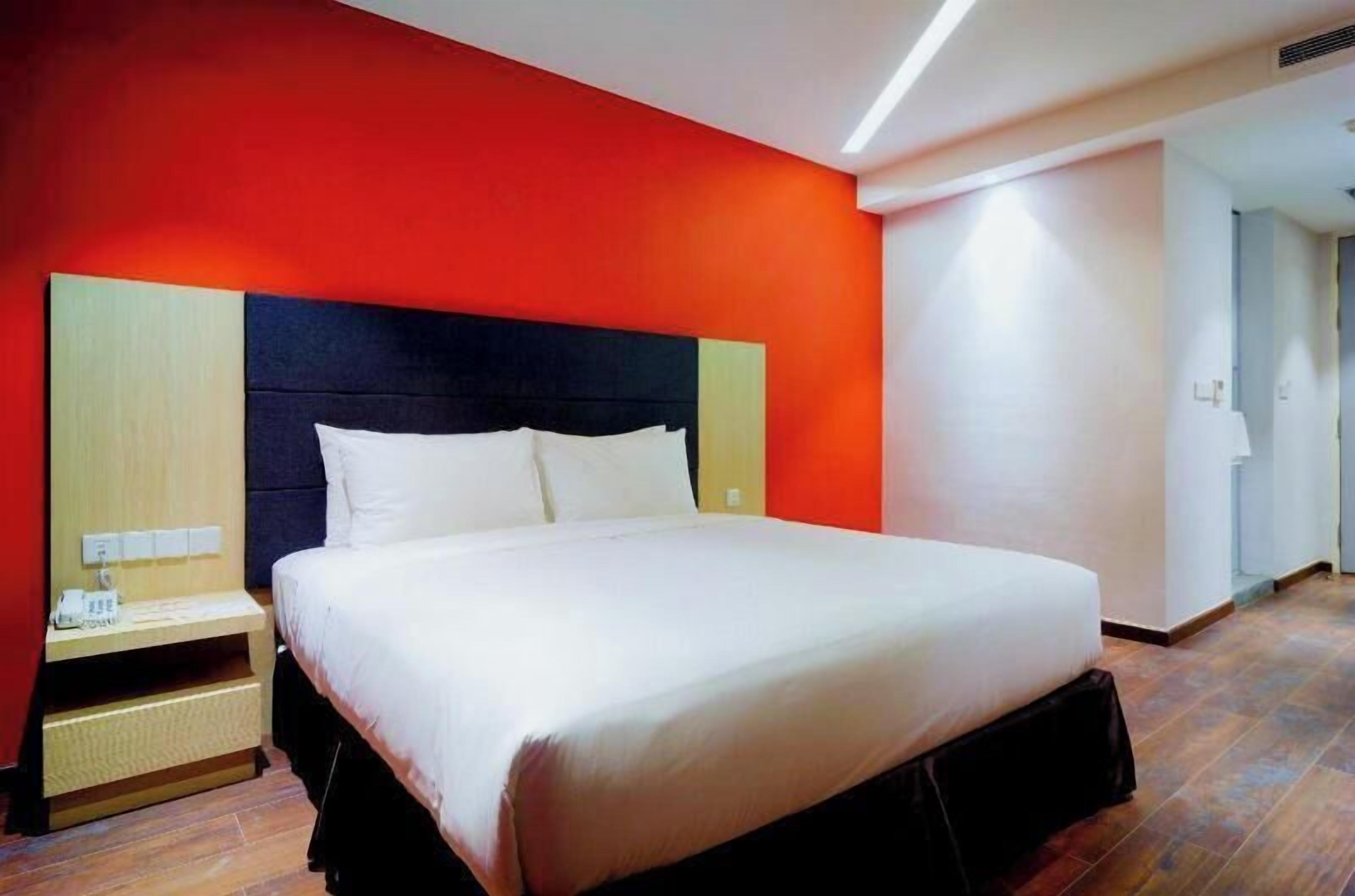 Premium bedding, in-room safe, desk, soundproofing