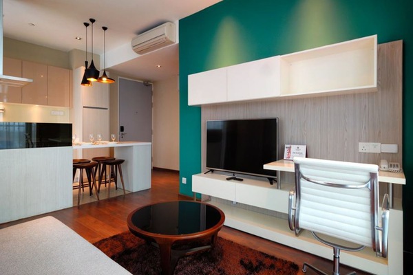 SOHO | Premium bedding, in-room safe, desk, soundproofing