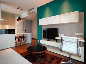 SOHO | Premium bedding, in-room safe, desk, soundproofing - The Klagan Riverson Hotel & Residence (Kota Kinabalu)