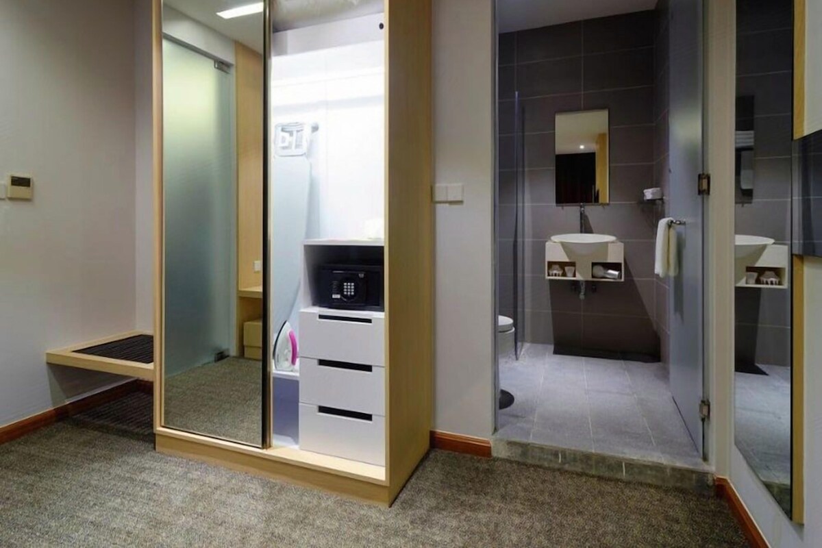 Bathroom | Shower, free toiletries, slippers, bidet