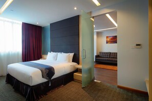 Premium bedding, in-room safe, desk, soundproofing - The Klagan Riverson Hotel & Residence (Kota Kinabalu)