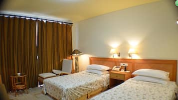 Villa, 2 chambres | Minibar, coffres-forts dans les chambres, bureau, rideaux occultants