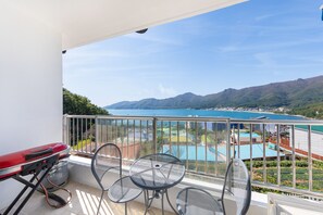 Room (Haydn) | Terrace/patio - Melodia Pension (Geoje)