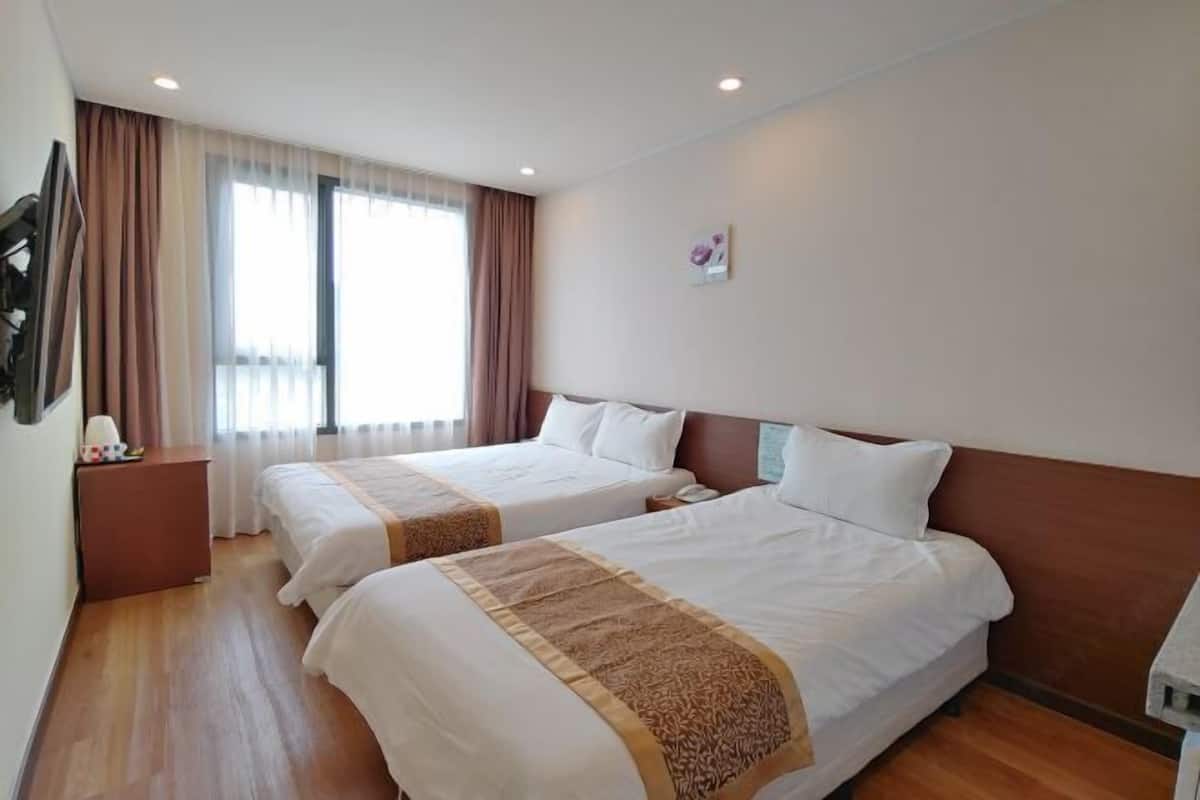 Blackout curtains, soundproofing, free WiFi, bed sheets