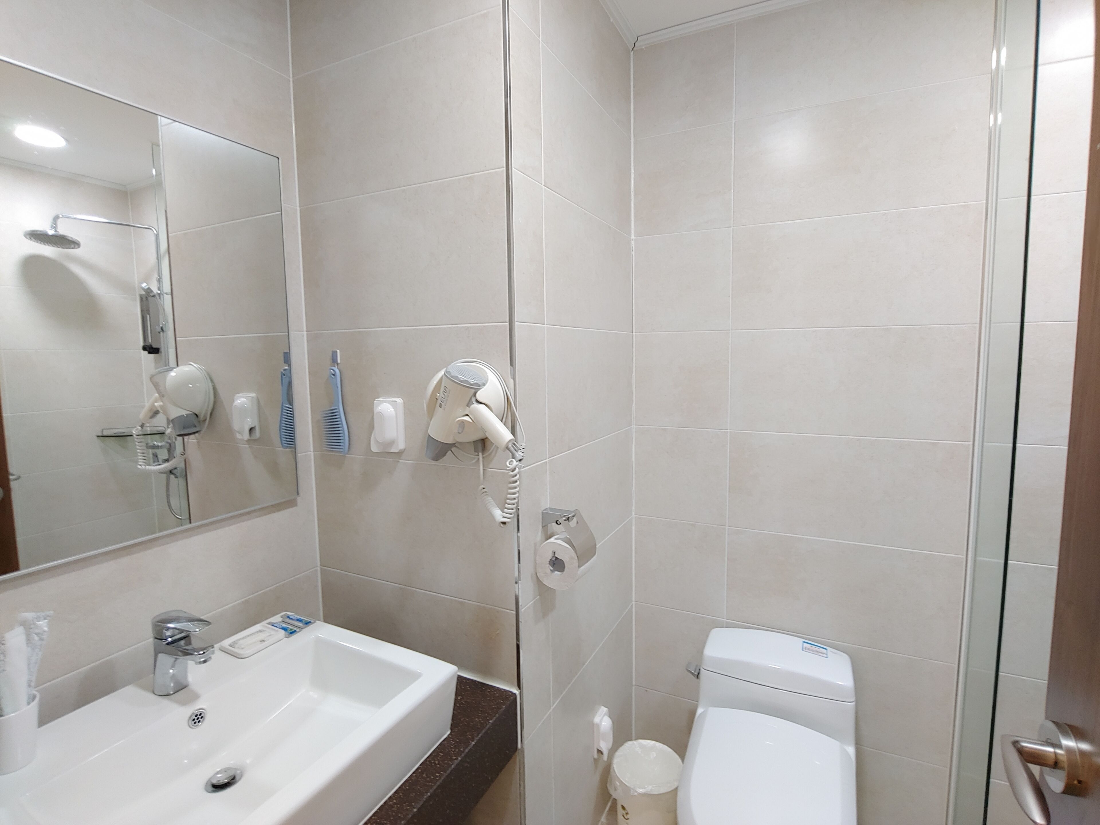 basic double room, 1 double bed | bathroom | shower, free toiletries, slippers, towels