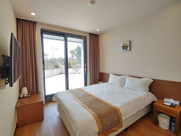 베이직 더블룸, 더블침대 1개 | 암막 커튼, 방음 설비, 무료 WiFi, 침대 시트