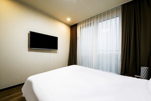 Blackout drapes, soundproofing, free WiFi, bed sheets