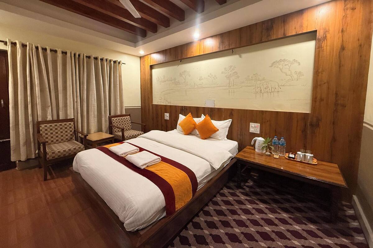 Deluxe Room | In-room safe, desk, iron/ironing board, free WiFi