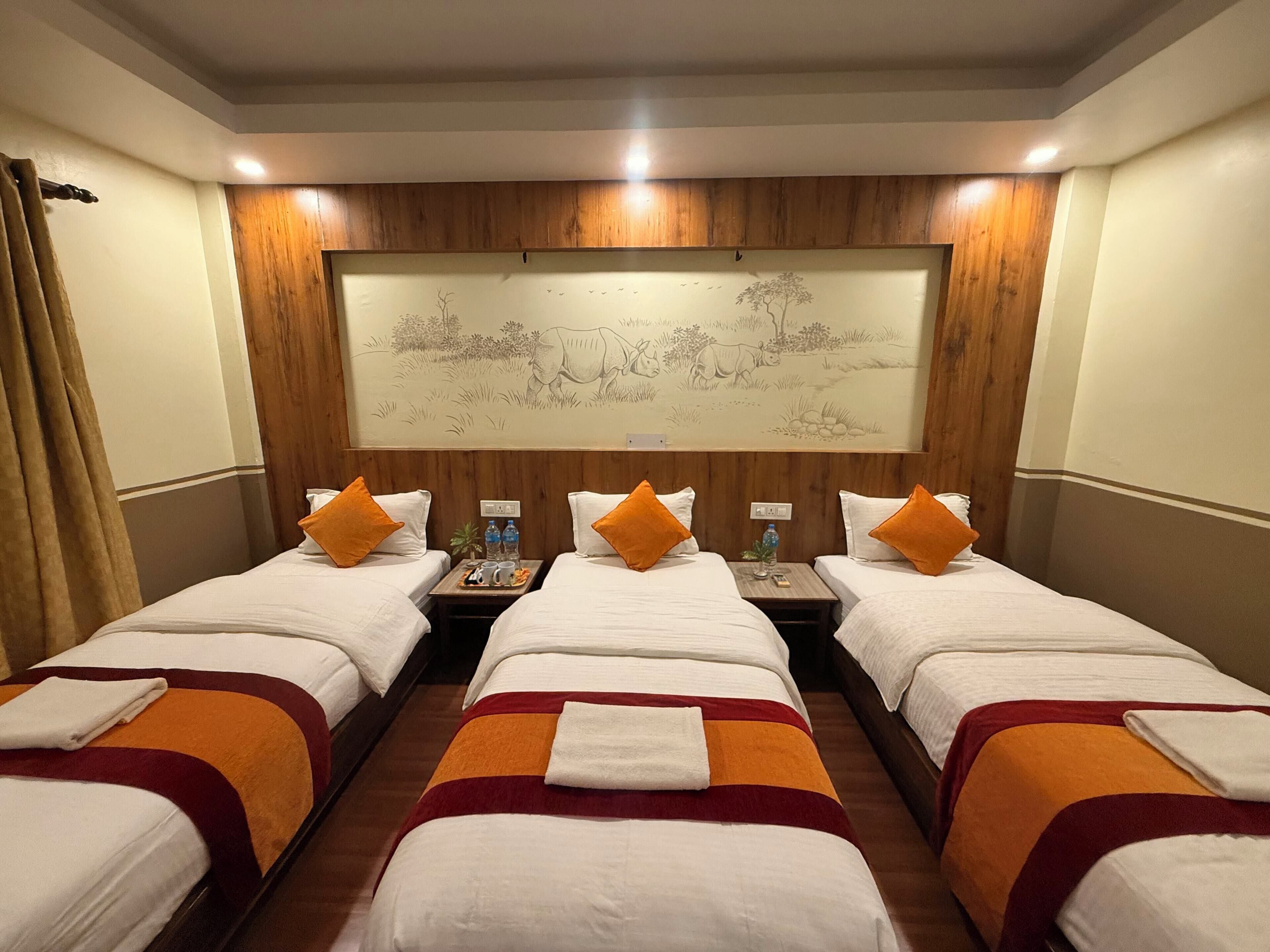 Habitación triple Deluxe | Caja de seguridad en la habitación y escritorio 