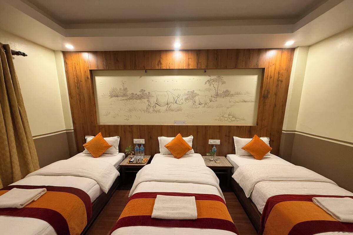 Deluxe Triple Room | In-room safe, desk, iron/ironing board, free WiFi