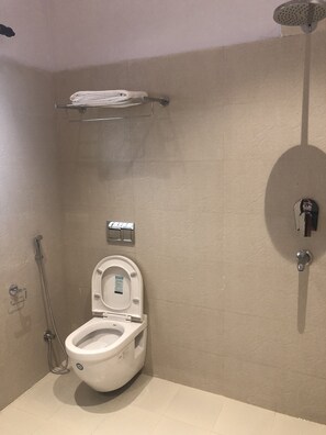 Casa de campo Deluxe, 1 cama King size, vista al jardín | Baño | Regadera, amenidades de baño gratuitas, secadora de cabello, pantuflas 