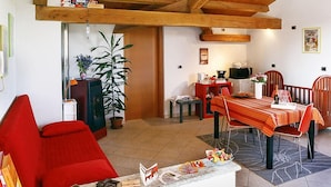Loft Deluks | Makan di kamar