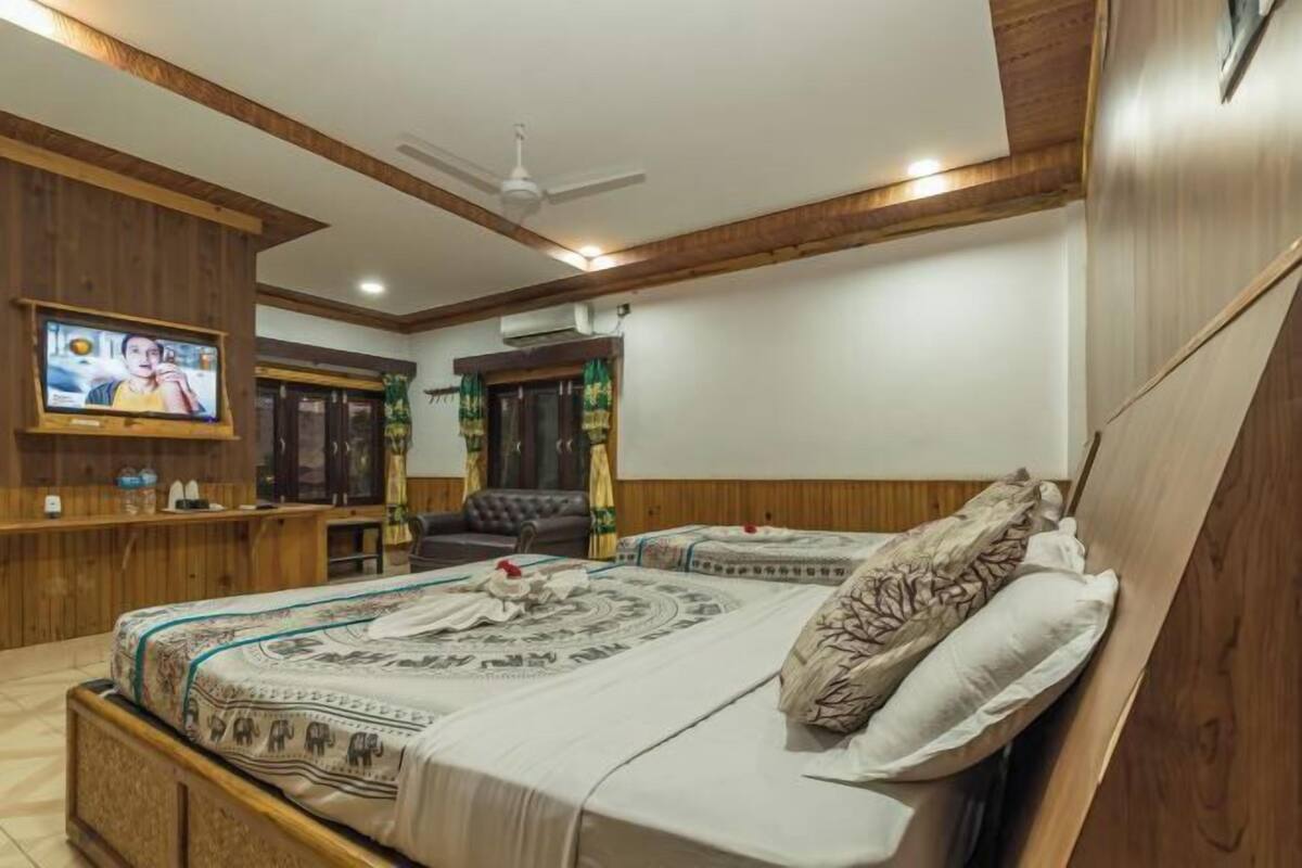 Kaliteli yatak takımı, odada kasa, ses yalıtımı