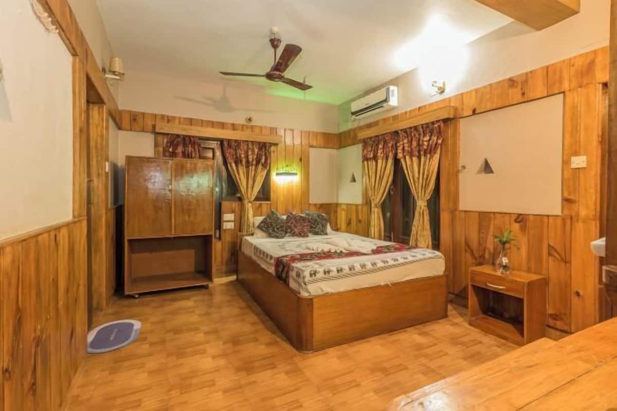 Kaliteli yatak takımı, odada kasa, ses yalıtımı