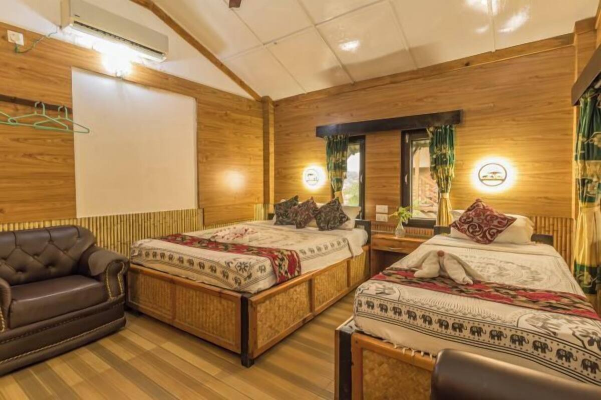 Premium bedding, in-room safe, soundproofing, free WiFi