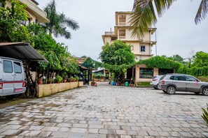Front of property - Hotel Riverside (Sauraha)