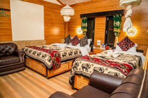Phòng đôi hoặc 2 giường đơn Deluxe, nhiều giường, quang cảnh sông, cạnh hồ bơi | Bộ đồ giường cao cấp, két bảo mật tại phòng, phòng cách âm