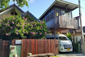 Front of property - Sanklang Villa (San Kamphaeng)