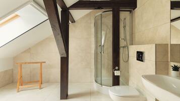 Family Quadruple Room, Lake View | Bathroom | Shower, free toiletries, hair dryer, towels