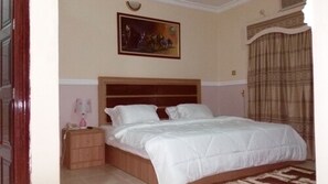 Luxury Room | Premium bedding, in-room safe, desk, free WiFi - Alpina Lodge (Abuja)