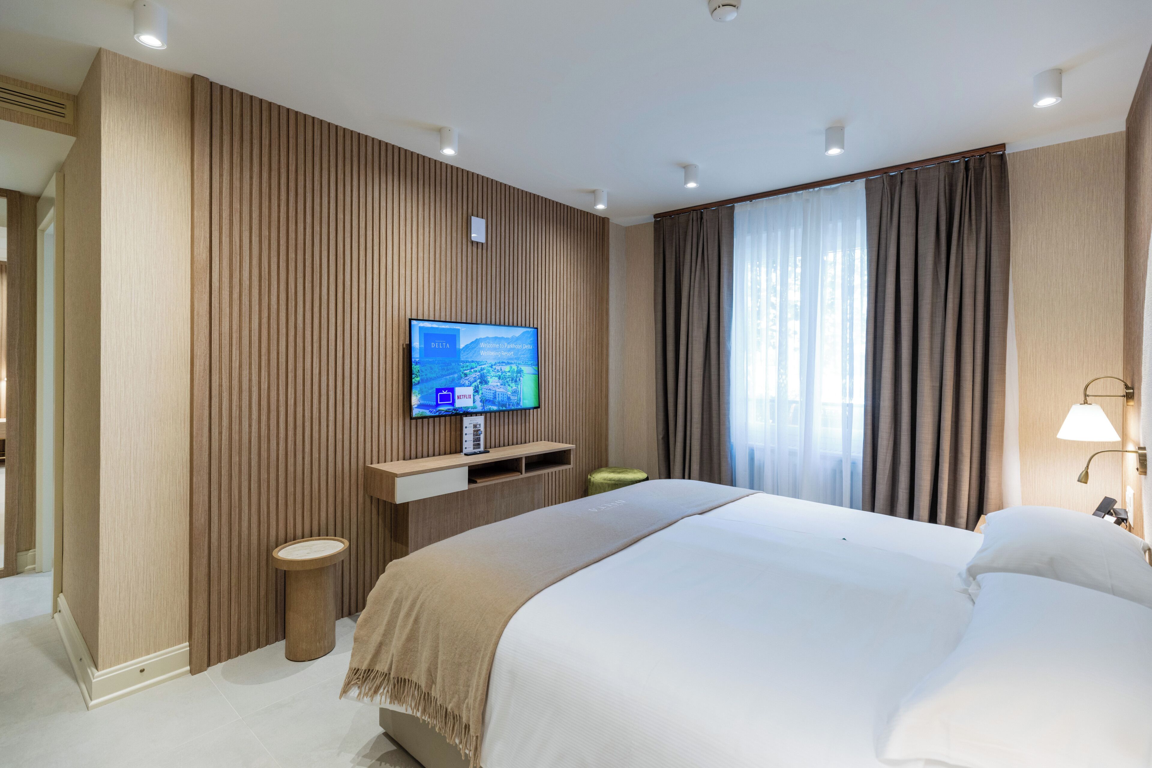 Habitación estándar con 1 cama doble o 2 individuales, barras de apoyo en la ducha | 1 dormitorio, sábanas italianas Frette, ropa de cama de alta calidad